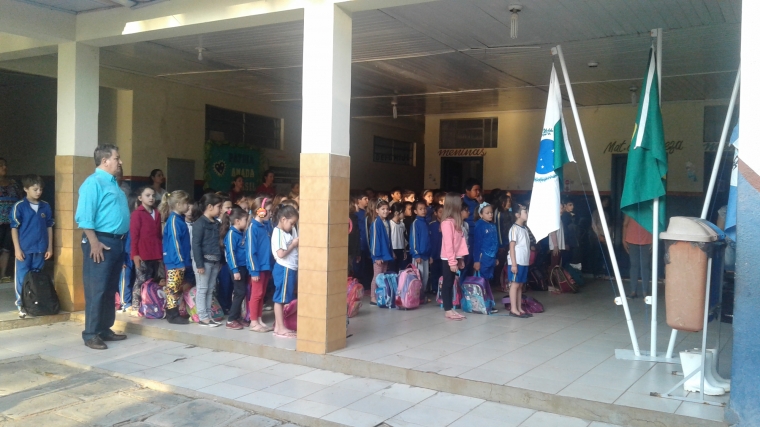 Prefeito Lineu participa de Ato Cívico realizado nas escolas em comemoração ao 7 de setembro